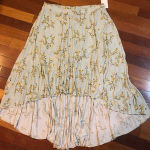 NWT light blue yellow rose hi-low skirt